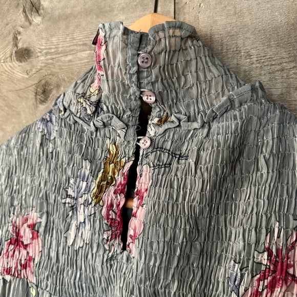 Walter Baker Floral Smocked Ruffle Blouse Gray Pink Flounce Feminine Romantic M - Picture 10 of 12